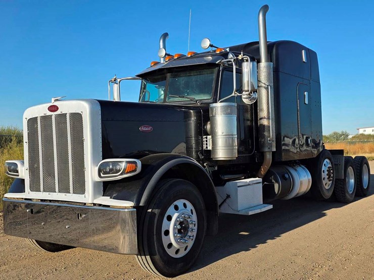 2015-peterbilt-389-image-1