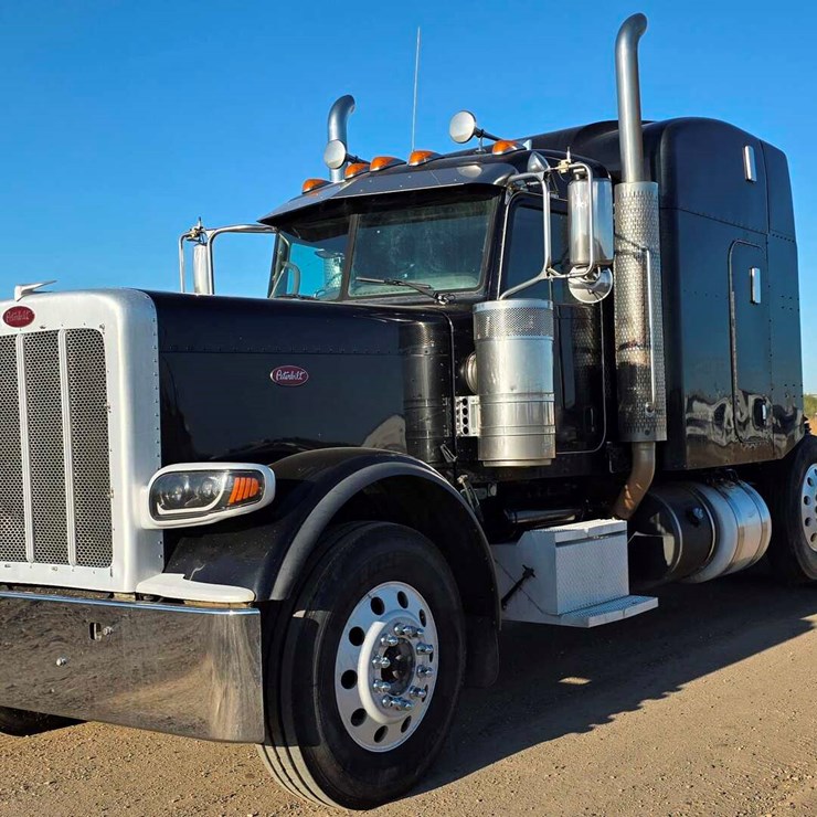 2015 PETERBILT 389