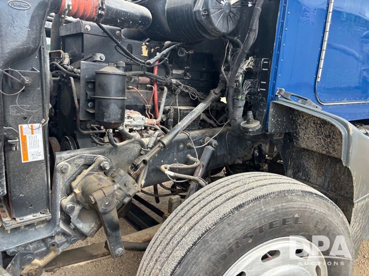 1998-peterbilt-385-image-37