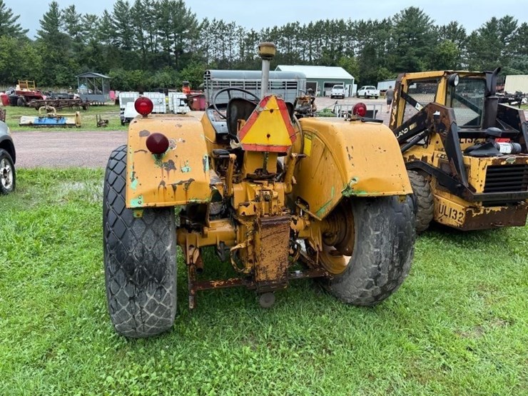 deutz-industrial-tractor-with-broom-image-8