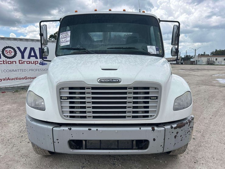 2012-freightliner-m2-106-asphalt-pothole-patcher-truck-image-37