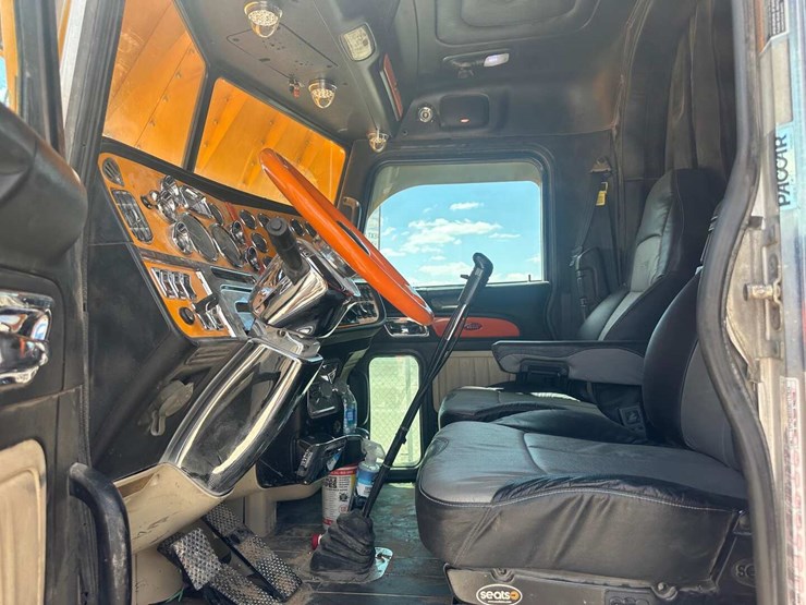 2011-peterbilt-389-image-8
