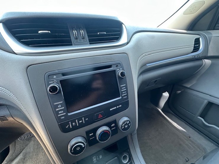 2016-chevrolet-traverse-ls-image-48