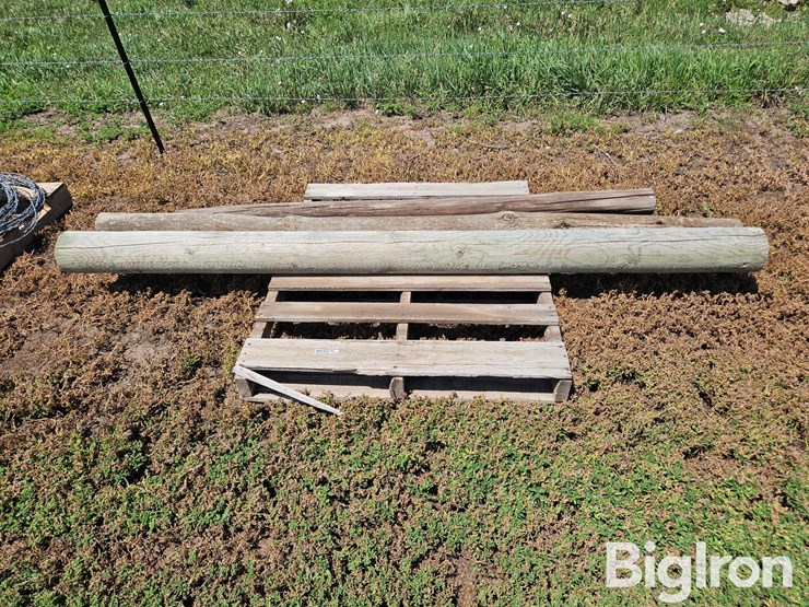 wooden-posts-image-2