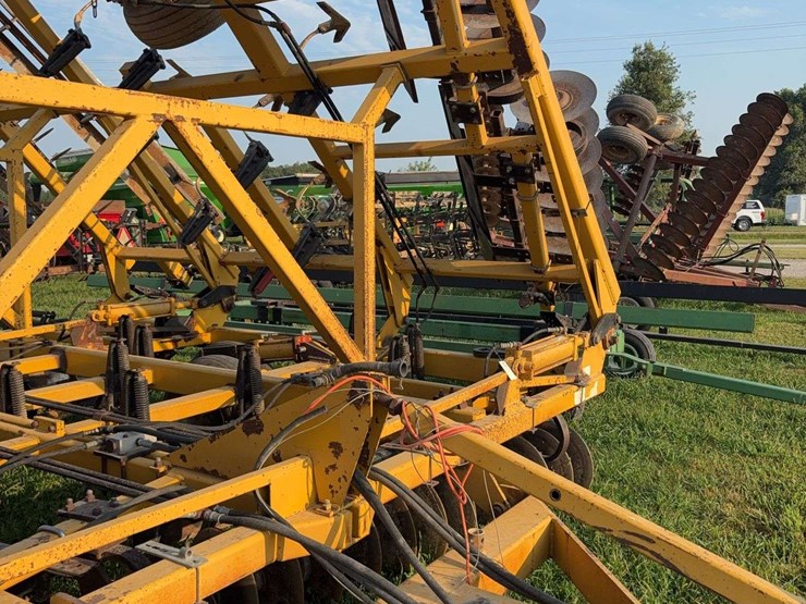 landoll-tilloll-876,-35ft,-3-bar-harrow-with-beater,-walking-tandem,-updated-reel-savers-image-5
