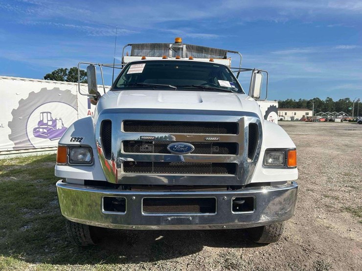 2005-ford-f750-image-31