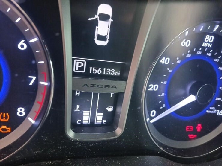 2013-hyundai-azera-runs/moves-base-image-6