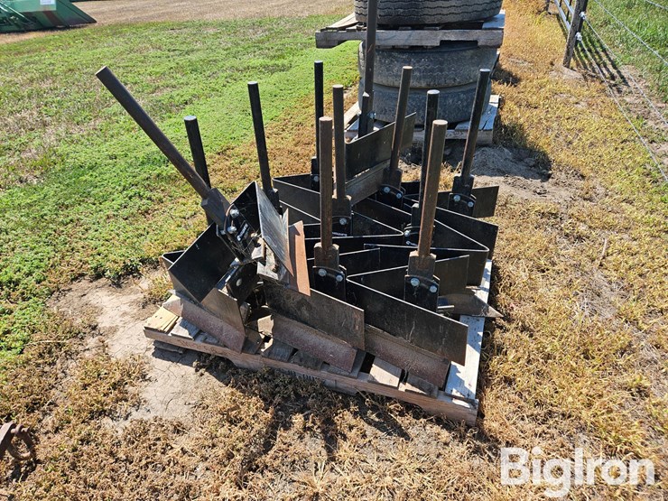 hawkins-hiller/ditching-shovels-image-7