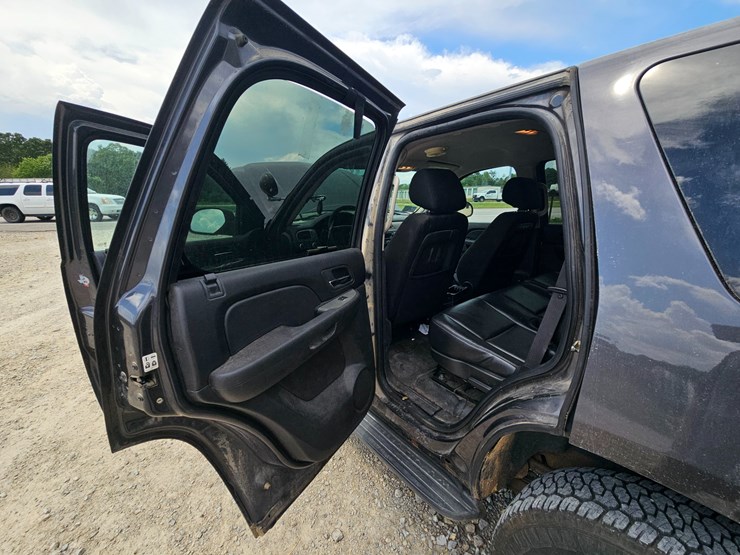 2010-chevrolet-tahoe-image-44