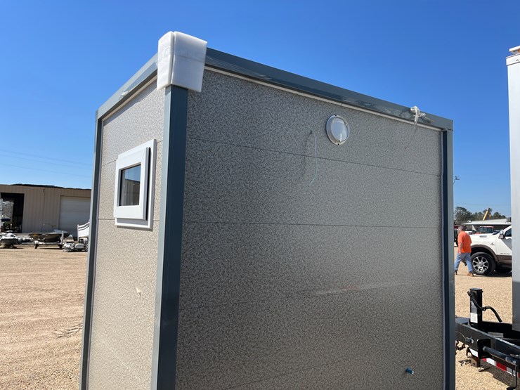 #50541-•-portable-restroom-image-8