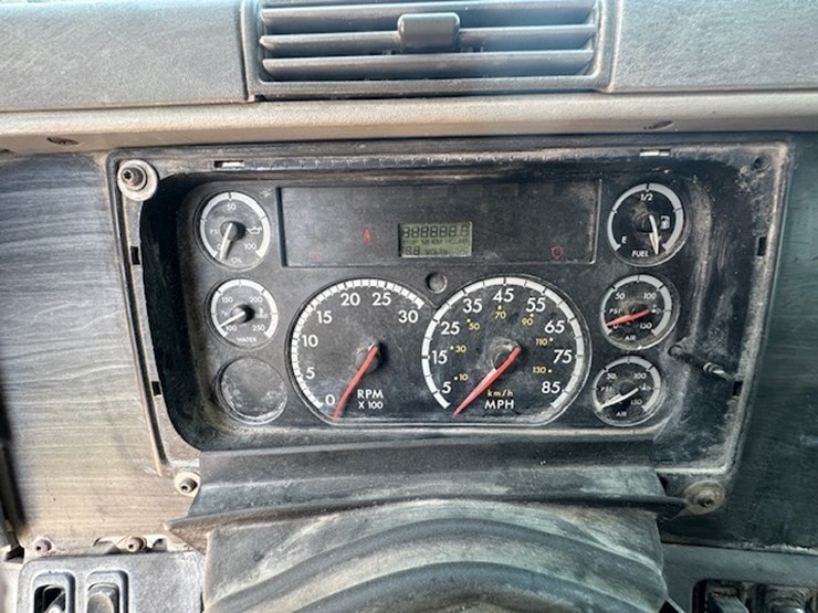 #22942-•-2005-freightliner-image-60
