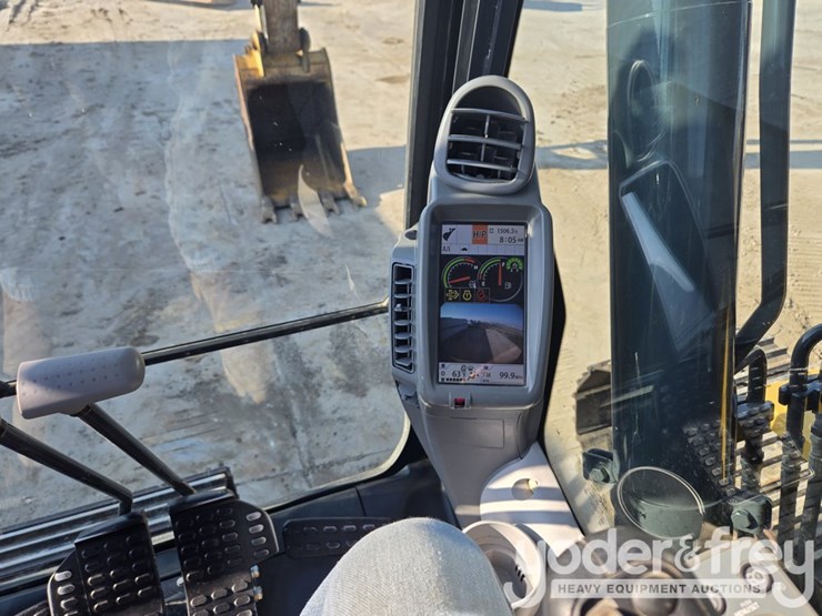 2022-deere-130g-image-79