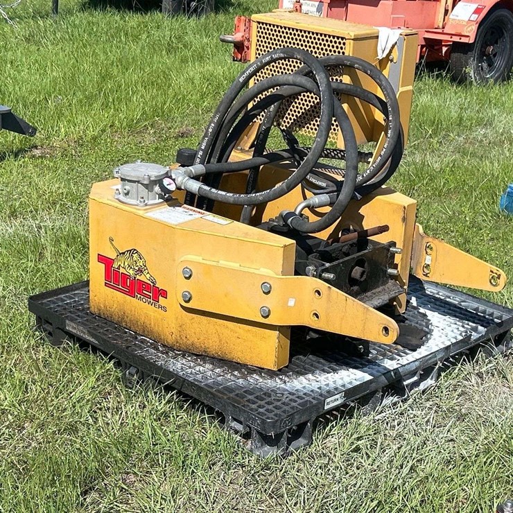 Tiger Mower Hydraulic Tank Connection