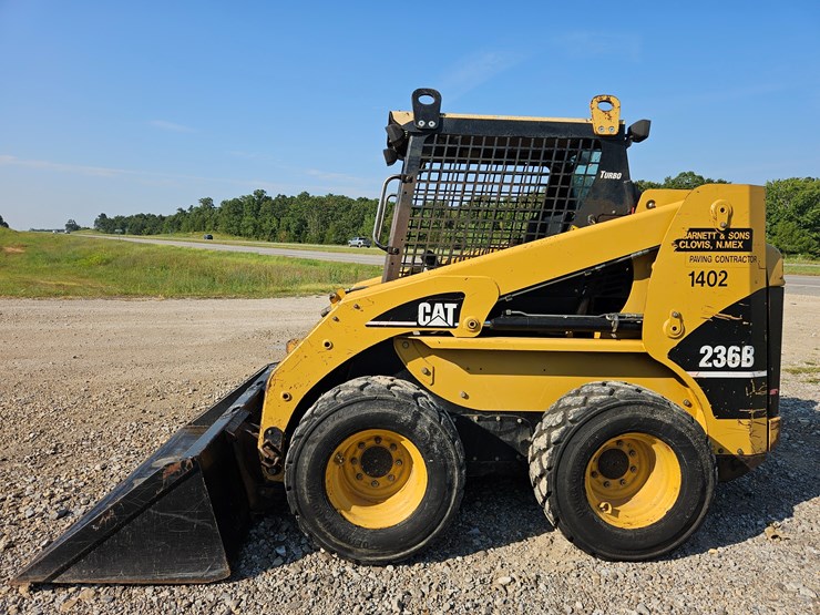 2004-caterpillar-236b-image-3