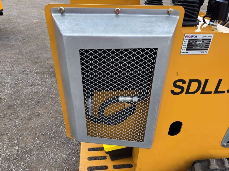sdll30-stand-on-skid-loader-image-7