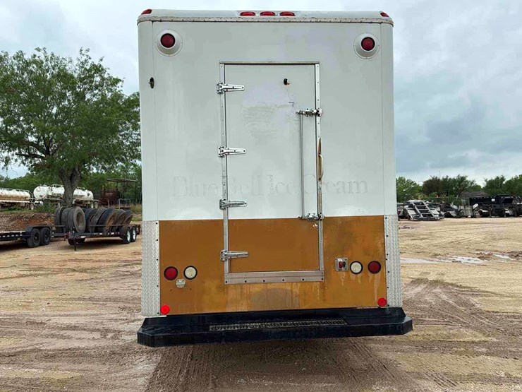 2011-freightliner-m2-image-6