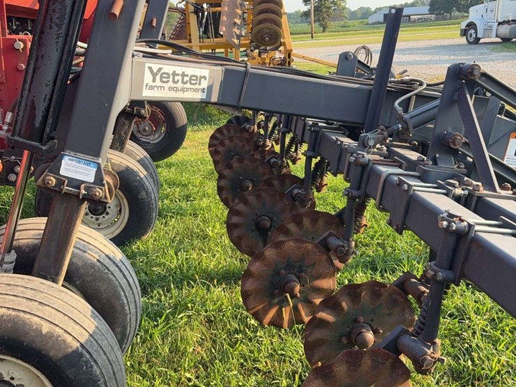 case-5400-drill,-20ft,-soybean-special,-yetter-no-till,-with-markers-image-19