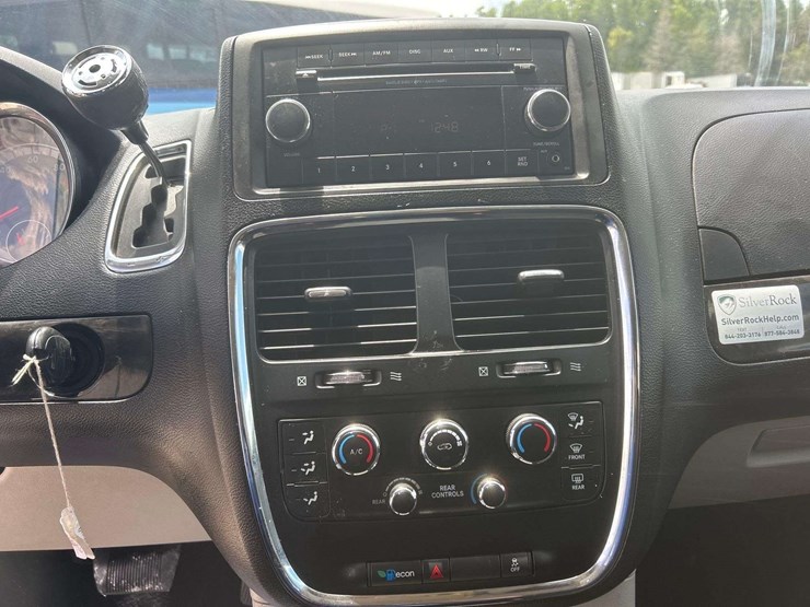 2012-dodge-grand-caravan-image-18