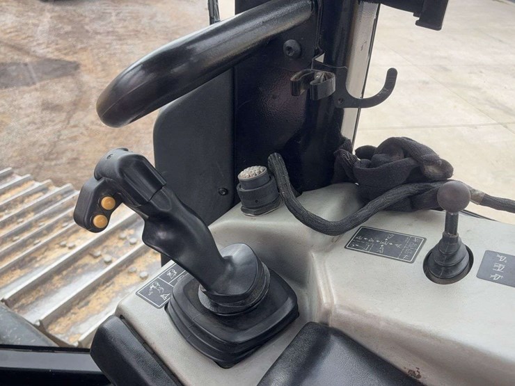 2013-cat-dgn-lgp-dozer-image-48