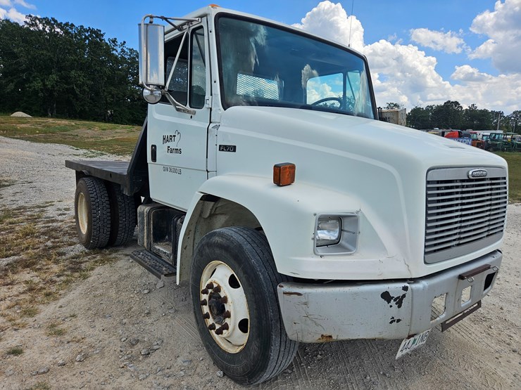 2002-freightliner-fl70-image-22