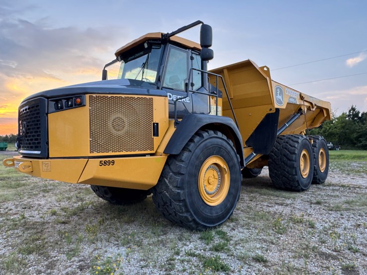 2022-deere-410e-image-1