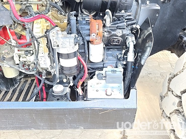2019-jlg-1055-image-39