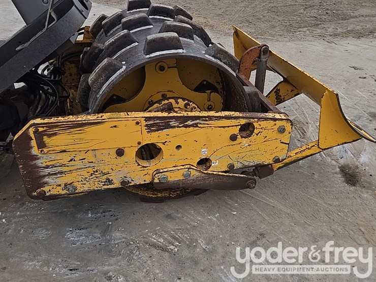 2012-volvo-sd25f-image-12