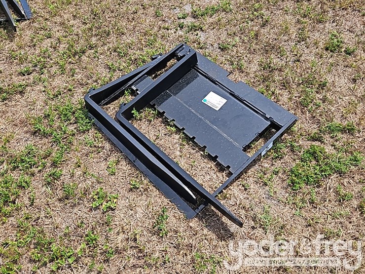 unused-2025-giyi-forks-to-suit-skidsteer-image-3