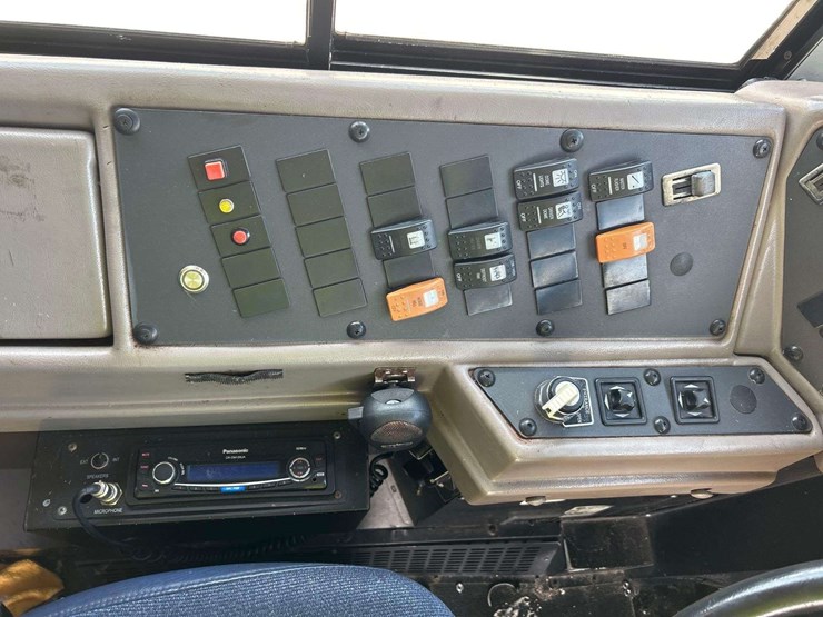 2004-ic-corporation-3000ic-school-bus-image-14