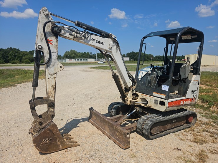 bobcat-325-image-2