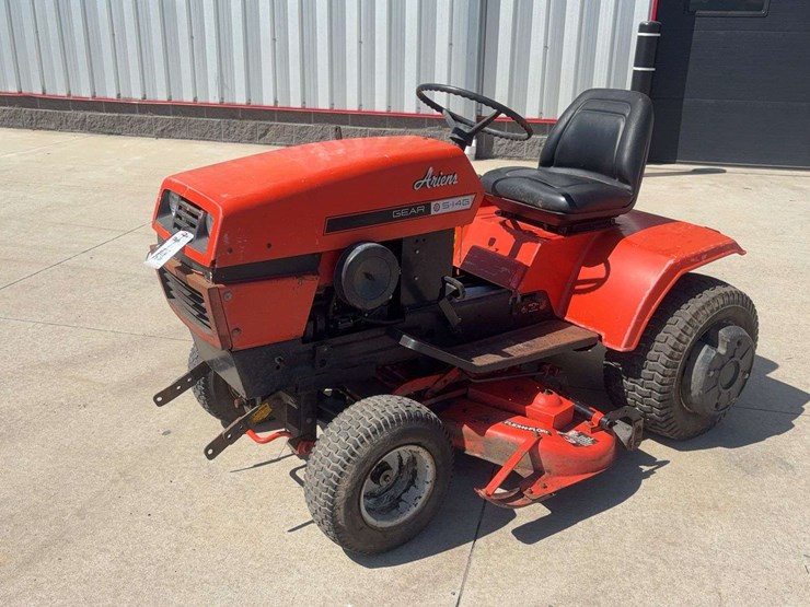 ariens-s14g-lawn-tractor-image-1