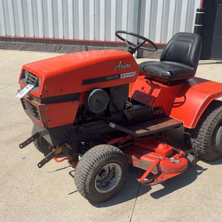 Ariens S14G Lawn Tractor