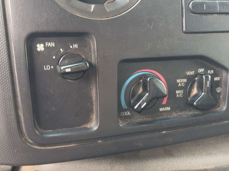 2009-ford-e350-image-28