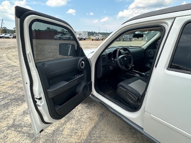 2010-dodge-nitro-image-40