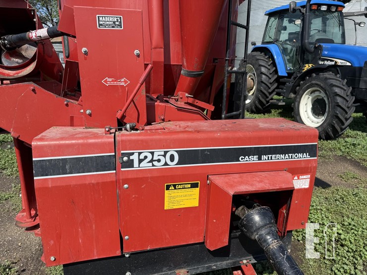 case-ih-1250-image-3