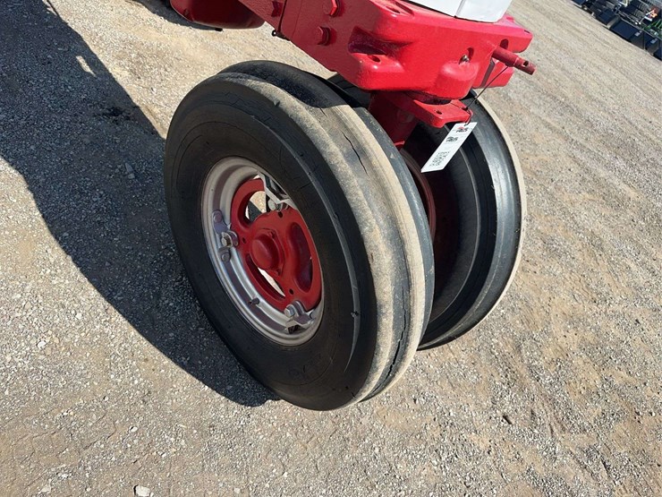 1955-farmall-400-2wd-tractor-image-9
