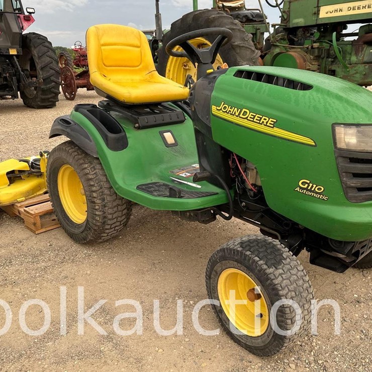 JOHN DEERE G110