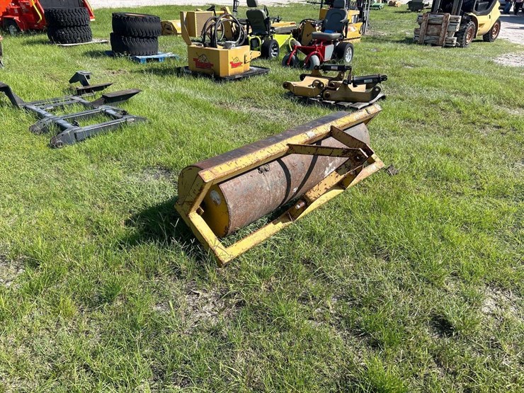 pull-behind-smooth-drum-ballast-roller-image-2