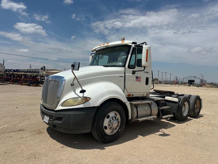 2011-international-prostar-image-1