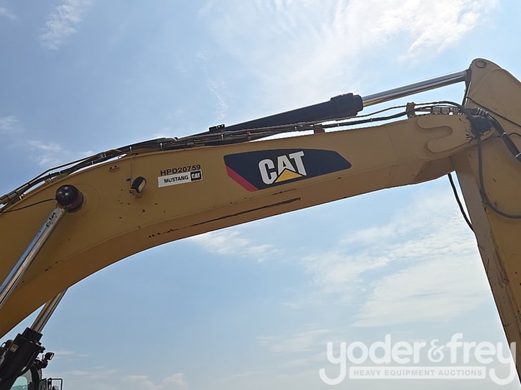 2021-caterpillar-349-image-38
