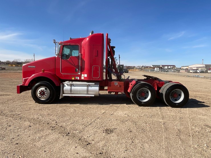 2011-kenworth-t800-image-12