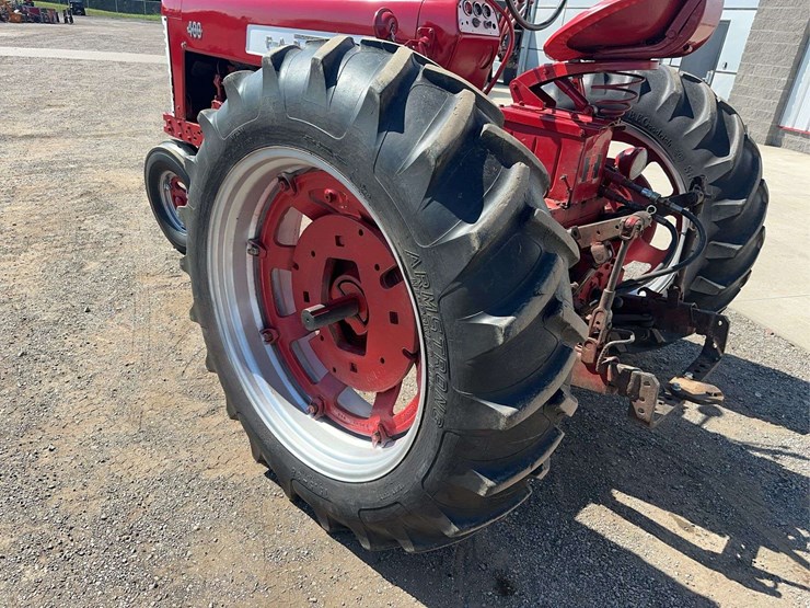 1955-farmall-400-2wd-tractor-image-5
