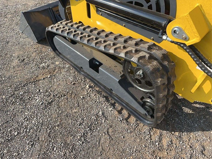 2025-land-hero-mini-stand-on-skid-loader-image-5