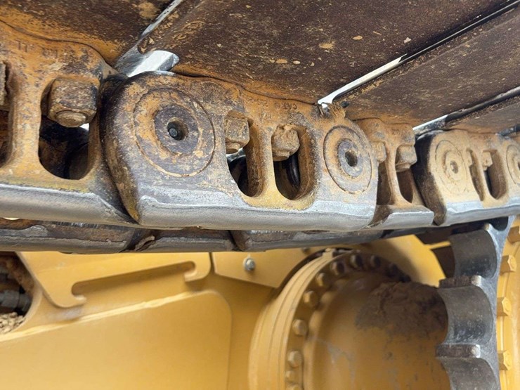 2013-cat-dgn-lgp-dozer-image-11