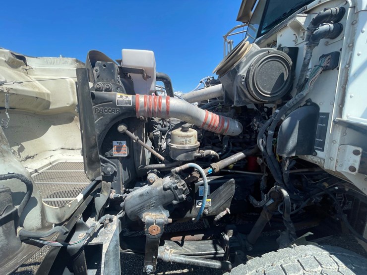 2010-peterbilt-340-image-4