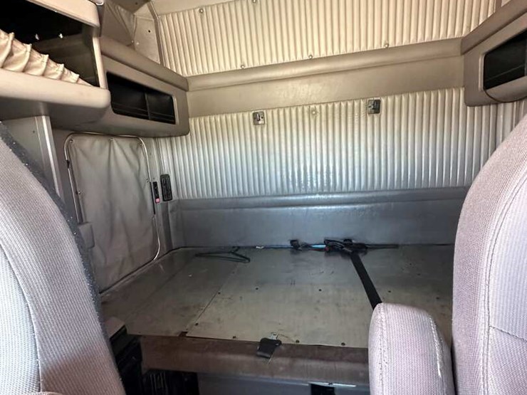 2014-kenworth-t660-image-12
