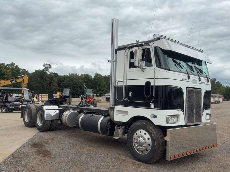 1997-peterbilt-362-image-2