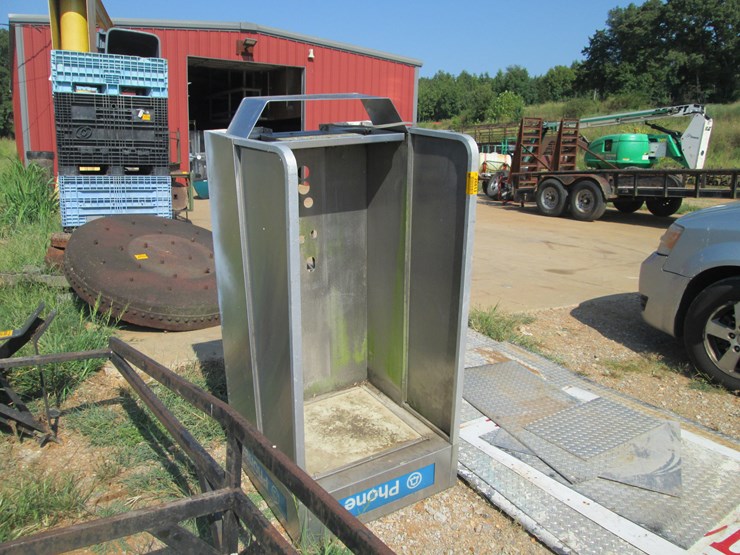 #81-•-#26813-•-phone-booth-image-2