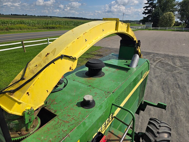 2002-john-deere-6850-image-25