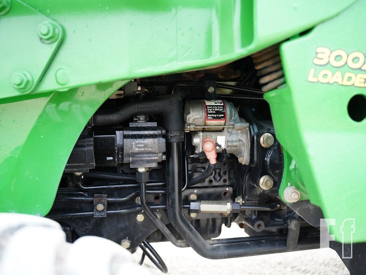 2007-john-deere-3320-image-13